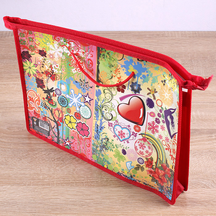 Папка детская с ручками А4 пласт. с рисунком на молнии Модный коллаж Папка детская с ручками А4 пласт. с рисунком на молнии Модный коллаж