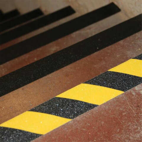 Клейкая ПРОТИВОСКОЛЬЗЯЩАЯ зернистая лента 50 мм х 20 м, ЧЕРНО-ЖЕЛТАЯ, основа Клейкая ПРОТИВОСКОЛЬЗЯЩАЯ зернистая лента 50 мм х 20 м, ЧЕРНО-ЖЕЛТАЯ, основа