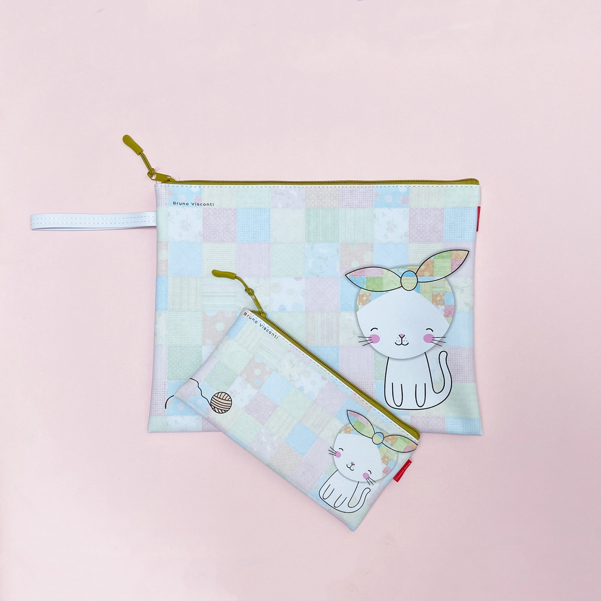 ПАПКА НА МОЛНИИ "KITTEN AND BALL", Ф.А4. 34СМ х 26СМ