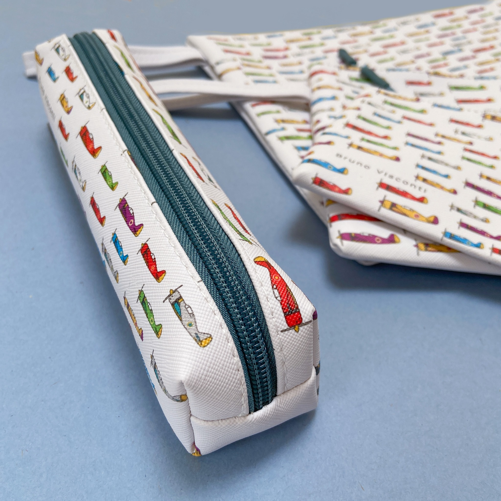 ПАПКА НА МОЛНИИ "САМОЛЕТИКИ", Ф.А4. 34СМ х 26СМ