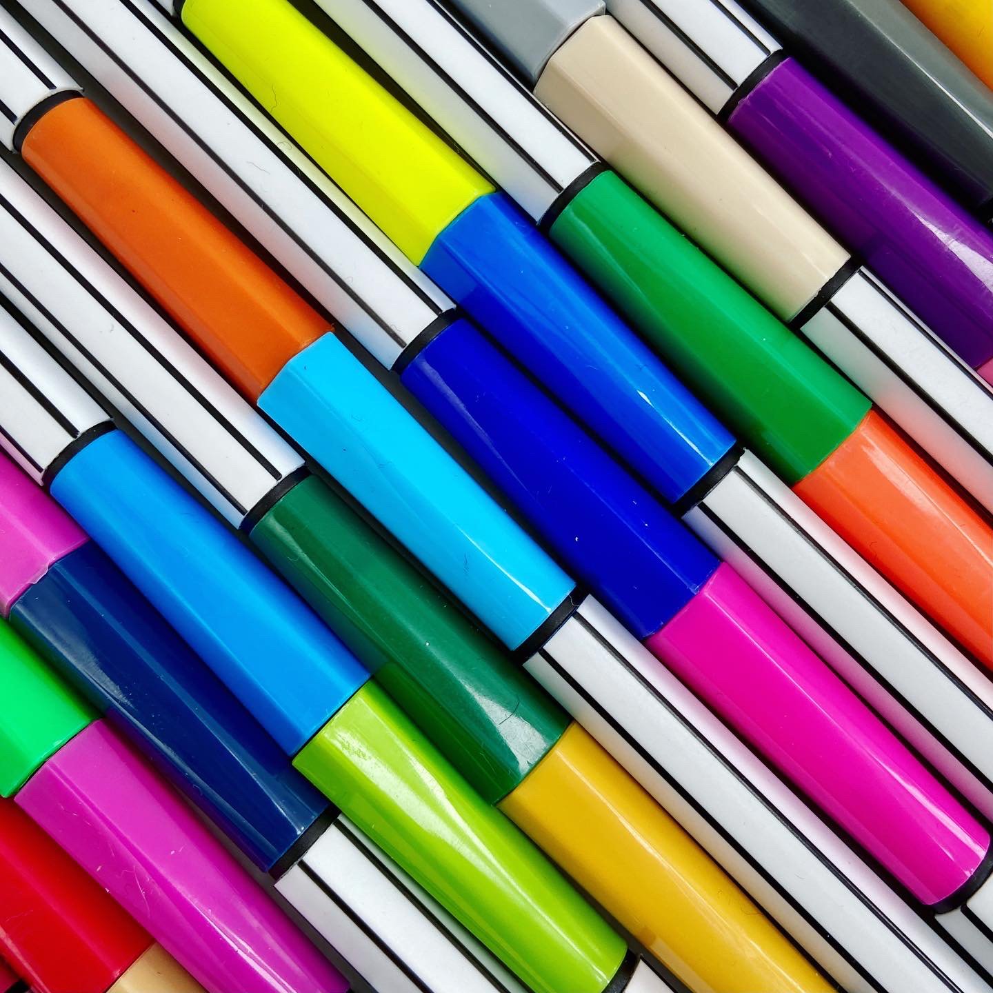 НАБОР СКЕТЧ - ЛИНЕРОВ "SKETCH&ART" В ПВХ КАРМАНЕ 0.4 ММ, 18 ЦВ.