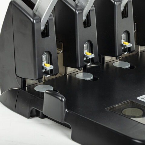 Дырокол на 4 отверстия металлический МОЩНЫЙ BRAUBERG "Heavy Duty